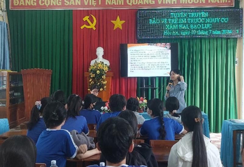 Ngày 10/7/2024, Trung tâm công tác xã hội – quỹ bảo trợ trẻ em tỉnh An Giang phối hợp với phòng Lao động thương binh và xã hội huyện Chợ Mới đến Thị trấn Hội An tuyên truyền bảo vệ trẻ em trước nguy cơ bị xâm hại, bạo lực.